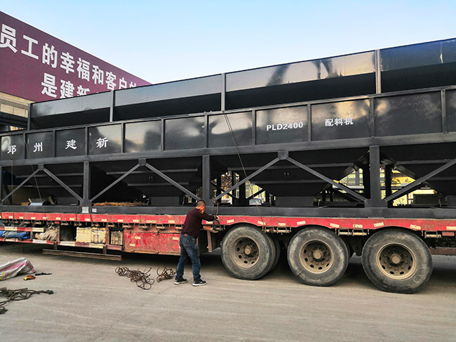 Zhengzhou Jianxin 75 cubic concrete mixing plant equipment sent to Chongqing