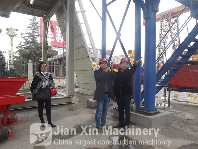 Indonesian customers visit and sign up for HZS25 concrete mixing plant.